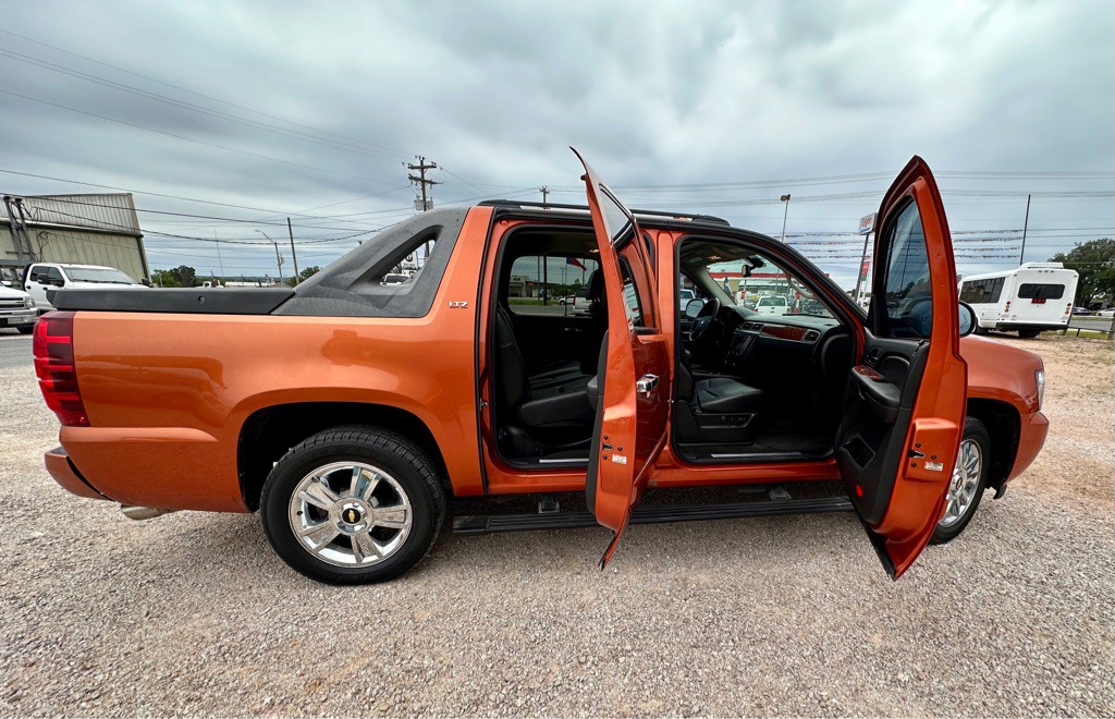 2008 Chevrolet Avalanche Image 9