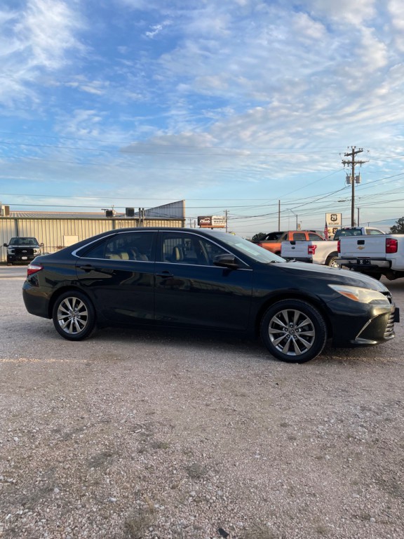 2016 Toyota Camry Image 1