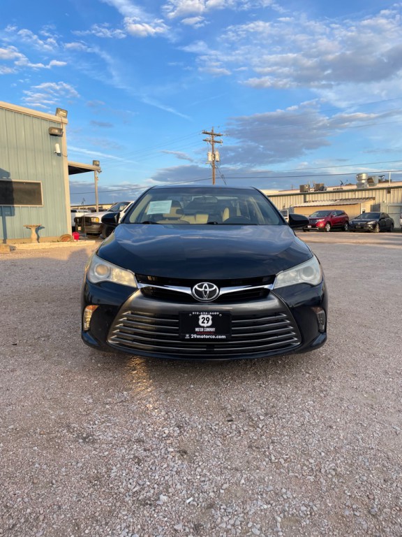 2016 Toyota Camry Image 2