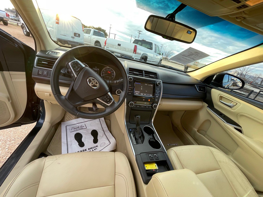 2016 Toyota Camry Image 8