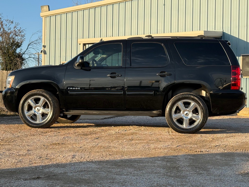 2013 Chevrolet Tahoe Image 2