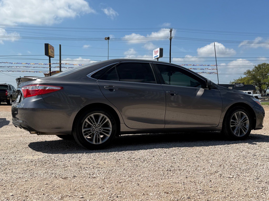 2016 Toyota Camry Image 3