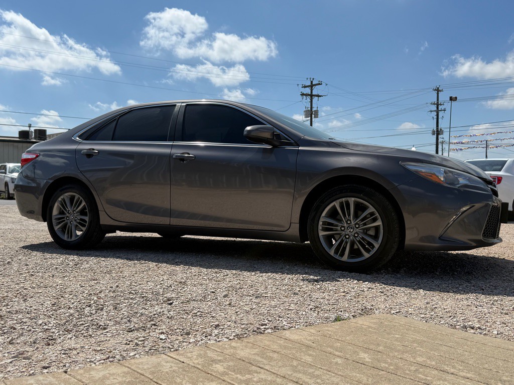 2016 Toyota Camry Image 4