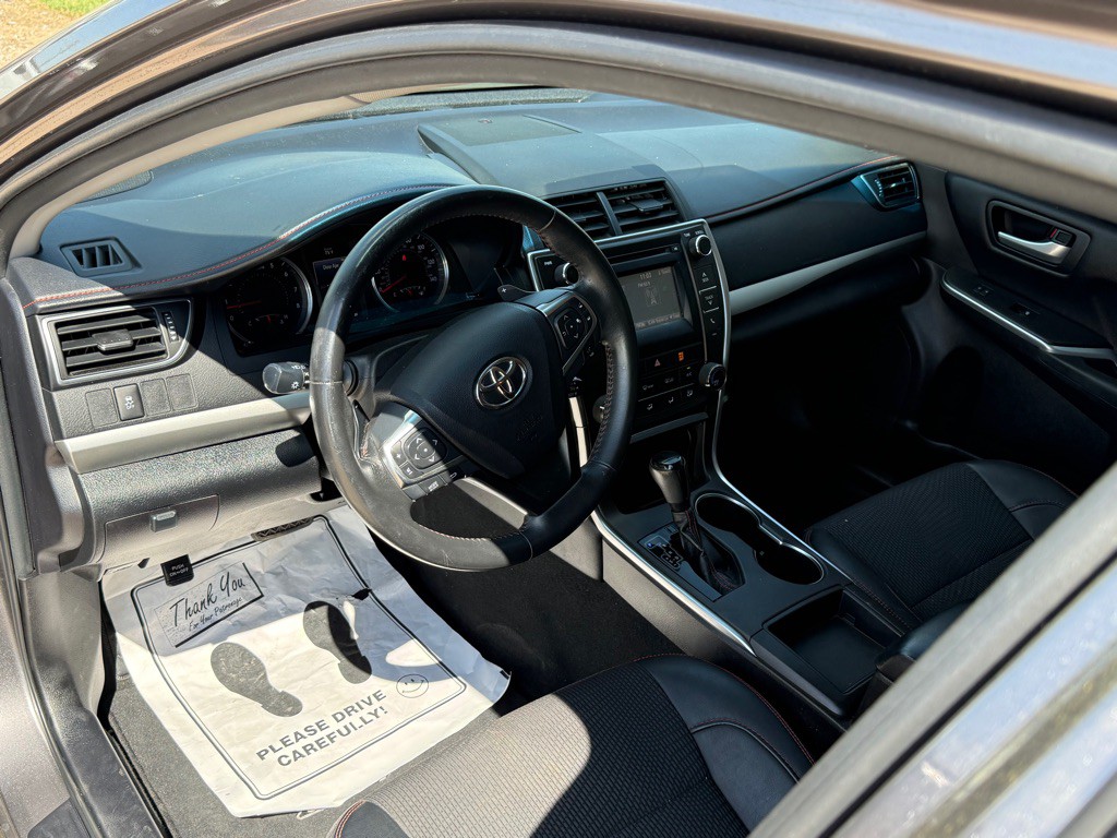 2016 Toyota Camry Image 5