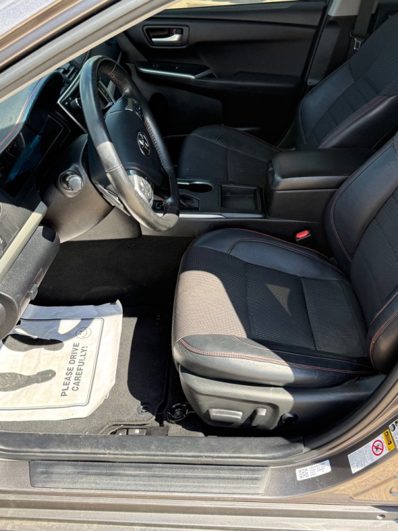 2016 Toyota Camry Image 6