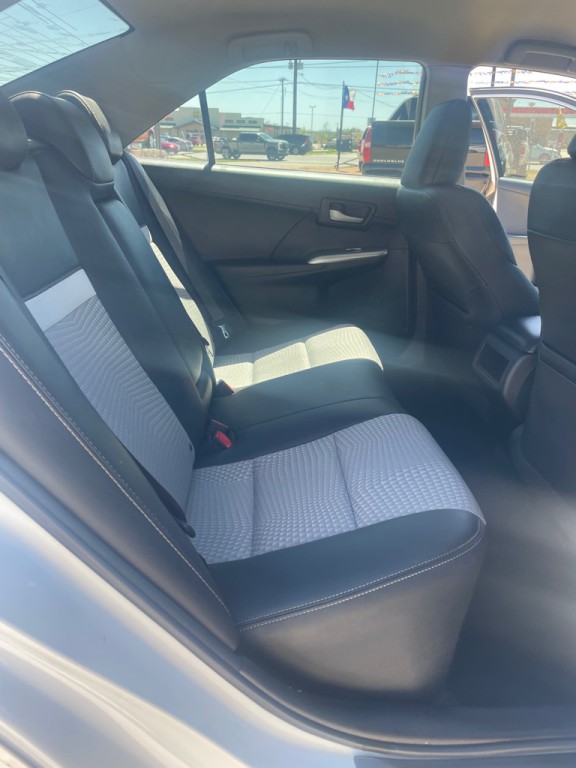 2012 Toyota Camry Image 9