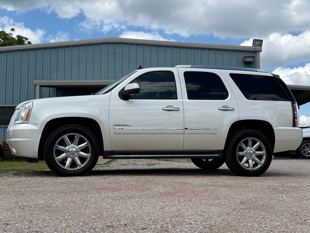 2011 GMC Yukon Image 1