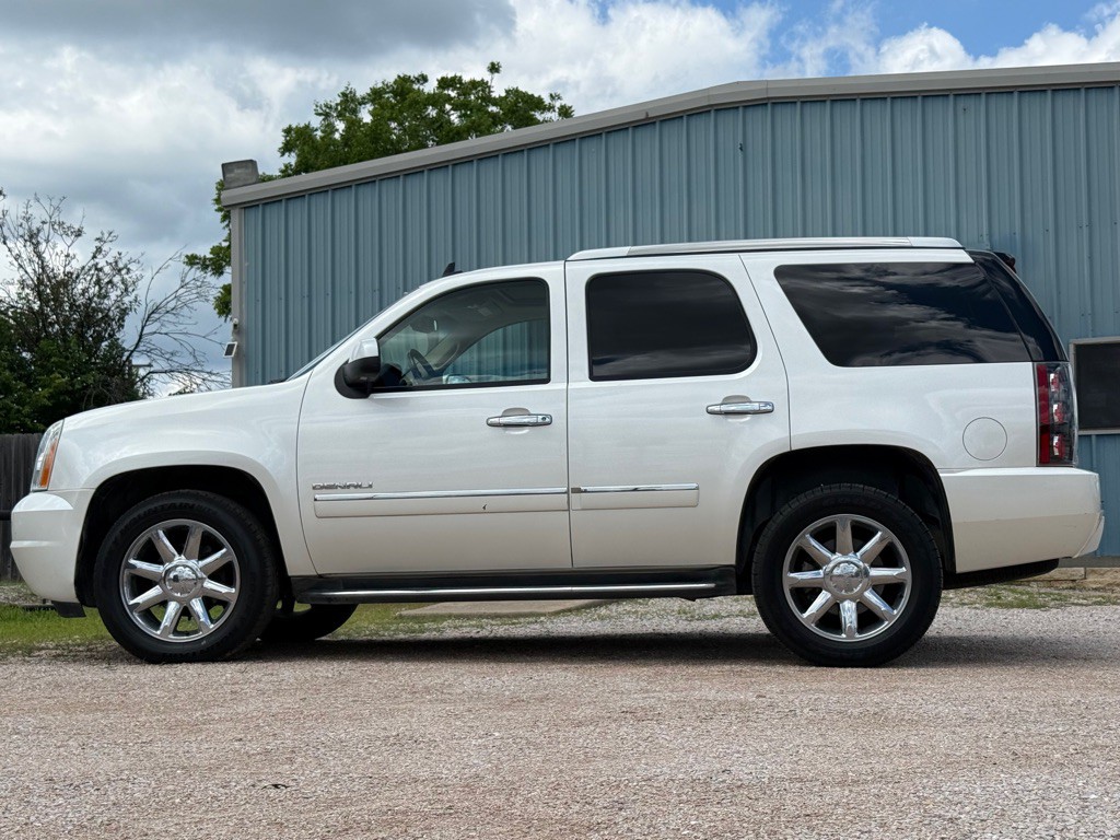 2011 GMC Yukon Image 2