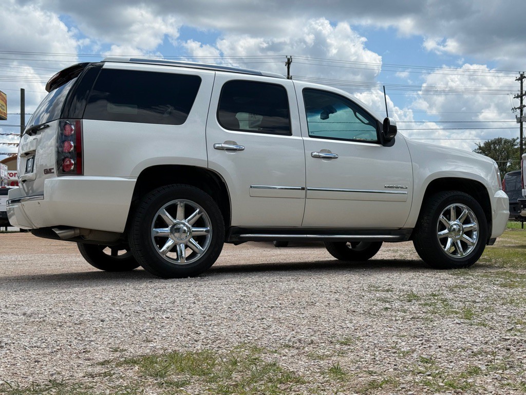 2011 GMC Yukon Image 3