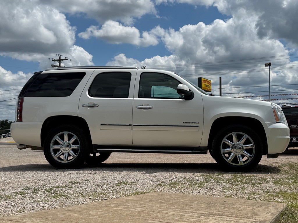 2011 GMC Yukon Image 4