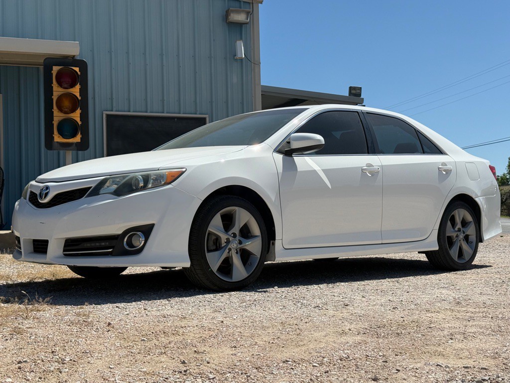 2014 Toyota Camry Image 1