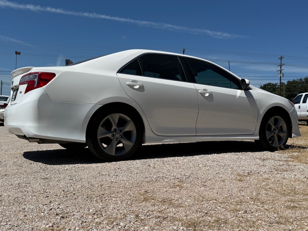 2014 Toyota Camry Image 3