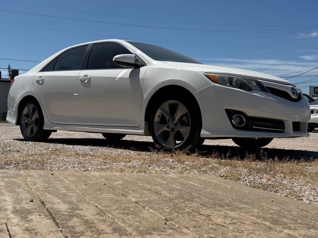 2014 Toyota Camry Image 6