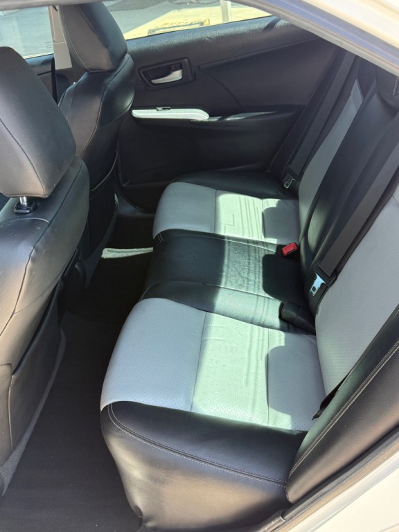 2014 Toyota Camry Image 9
