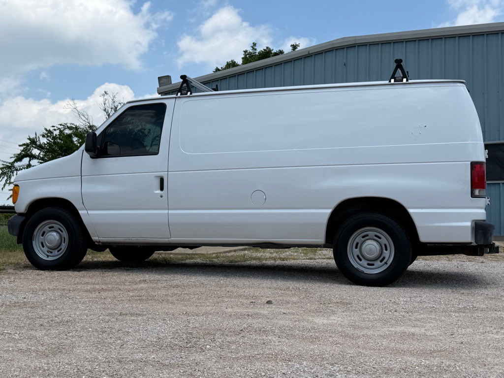 2006 Ford Econoline Image 2