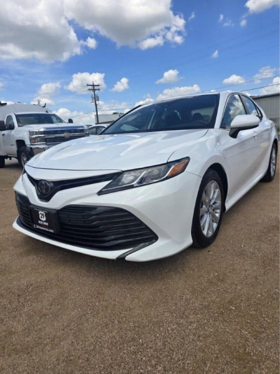 2019 Toyota Camry Image 1