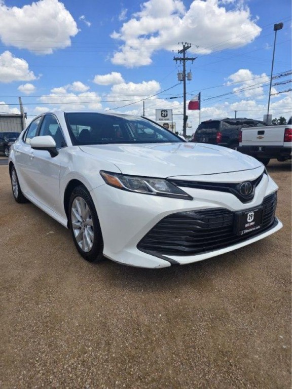 2019 Toyota Camry Image 2