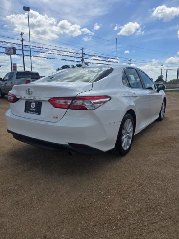 2019 Toyota Camry Image 3