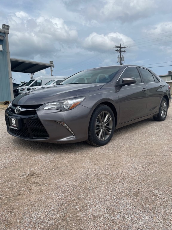 2017 Toyota Camry Image 2