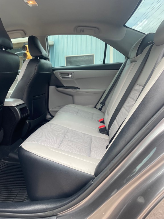 2017 Toyota Camry Image 6