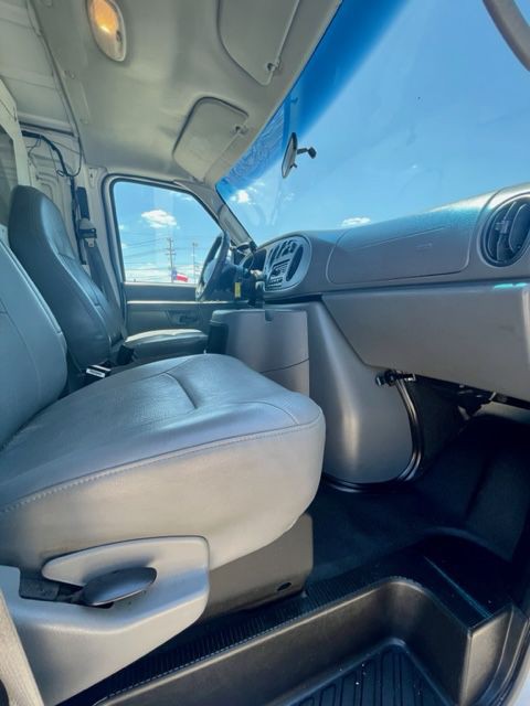 2006 Ford Econoline Image 9