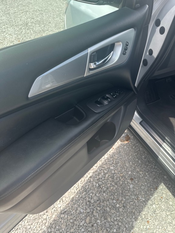 2018 Nissan Pathfinder Image 8