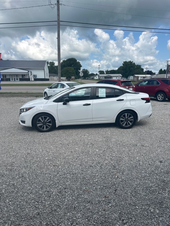 2023 Nissan Versa Image 3