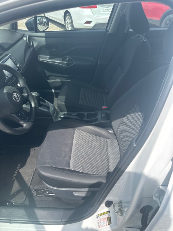 2023 Nissan Versa Image 8