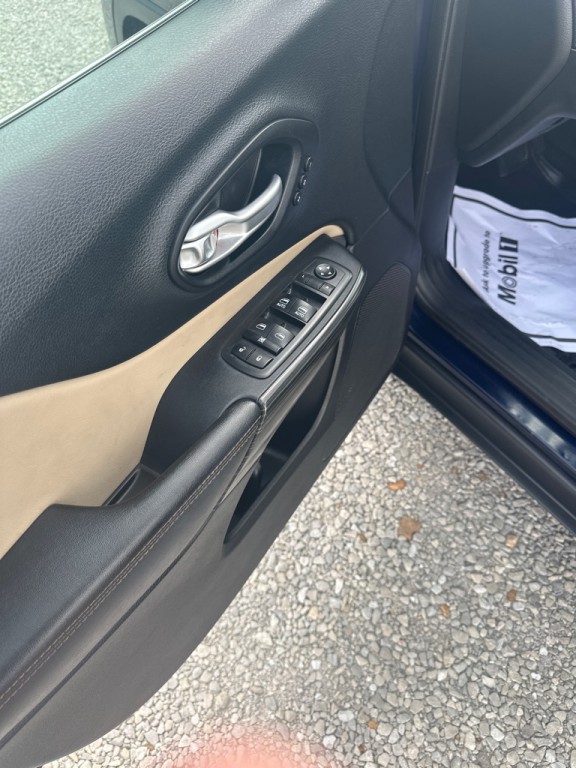 2016 Jeep Cherokee Image 7