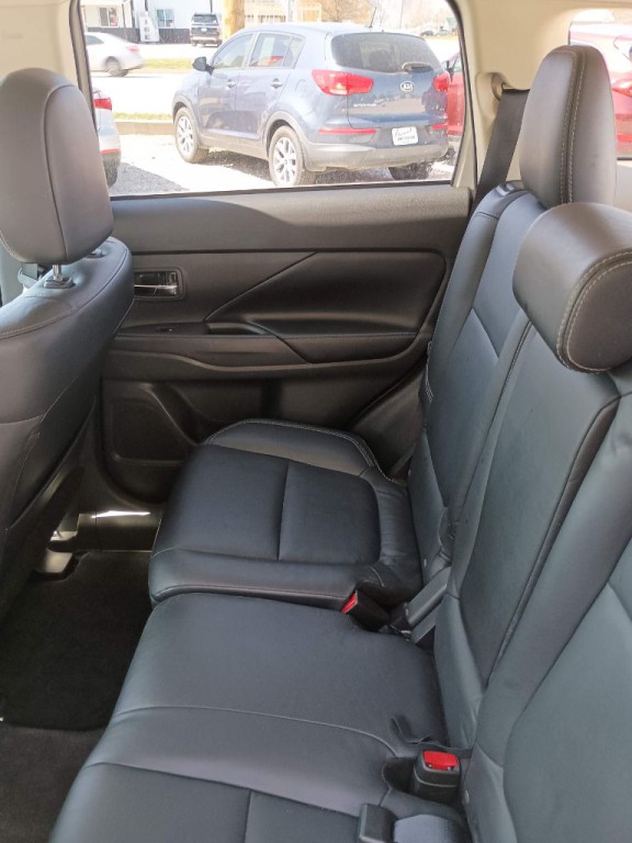 2019 Mitsubishi Outlander Image 3