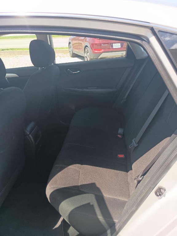 2018 Nissan Sentra Image 2