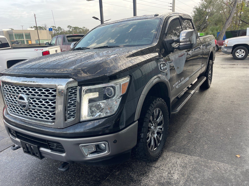 2016 Nissan Titan Image 10