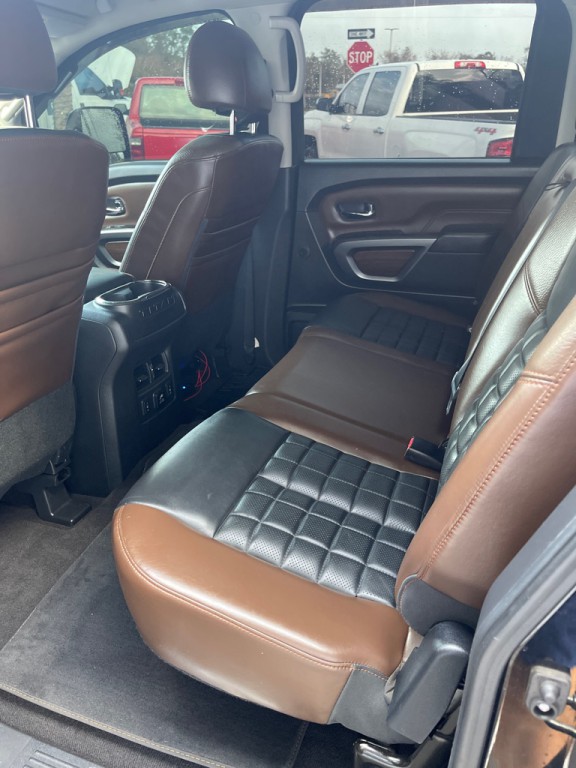 2016 Nissan Titan Image 16