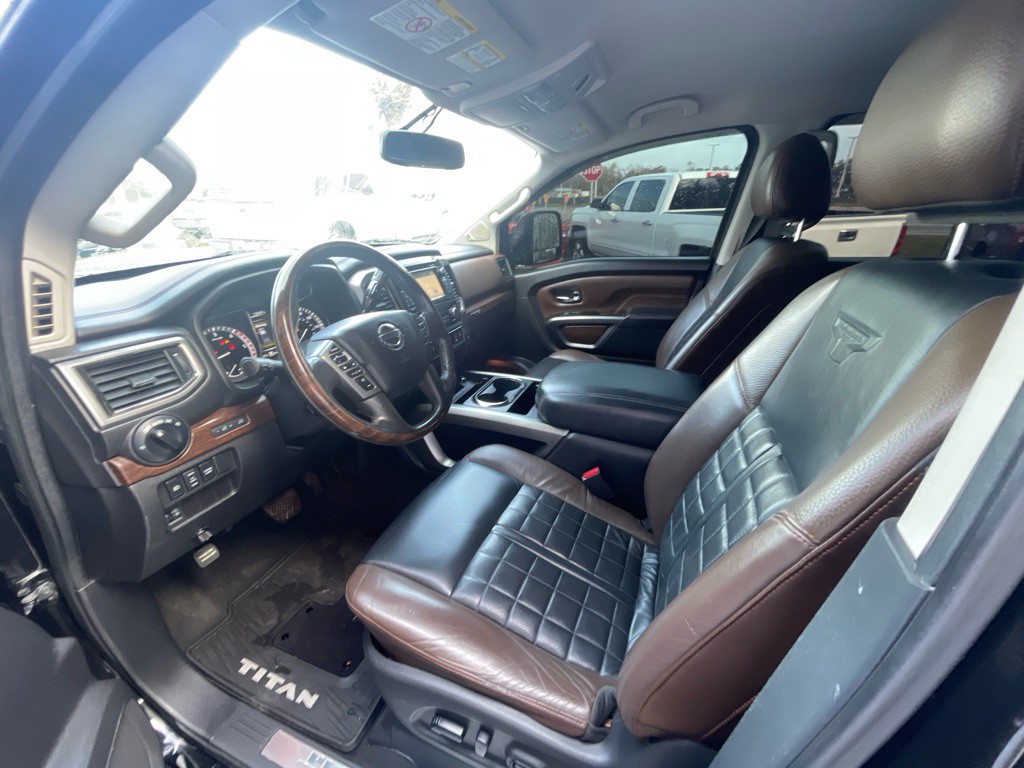 2016 Nissan Titan Image 18