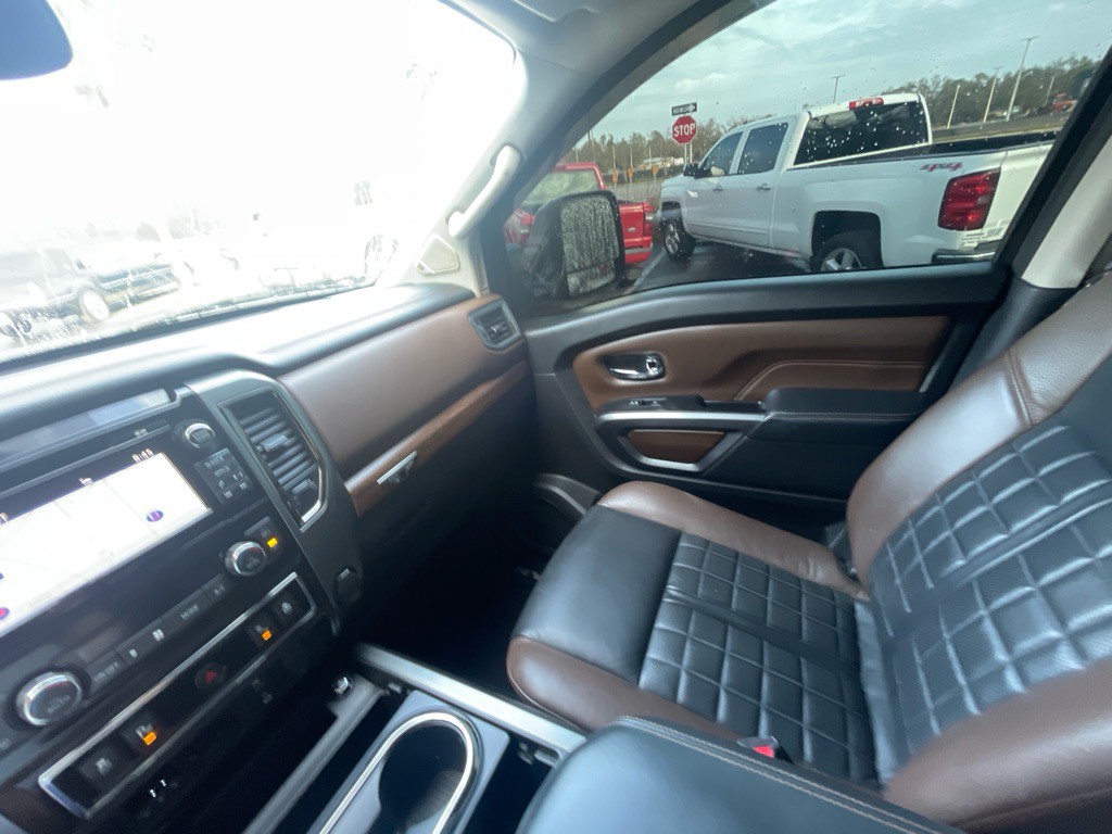 2016 Nissan Titan Image 21