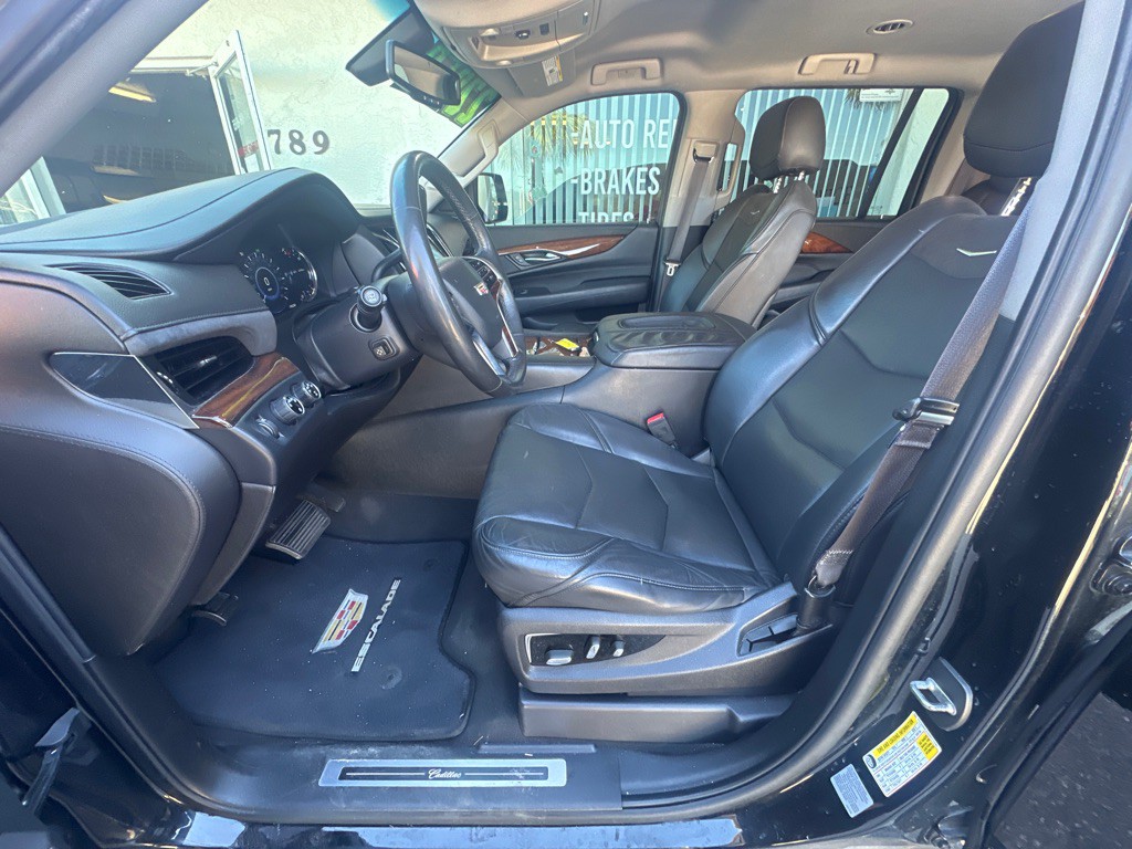 2016 Cadillac Escalade Image 9