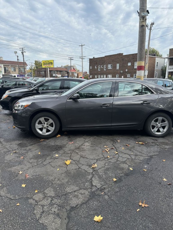 2013 Chevrolet Malibu Image 2