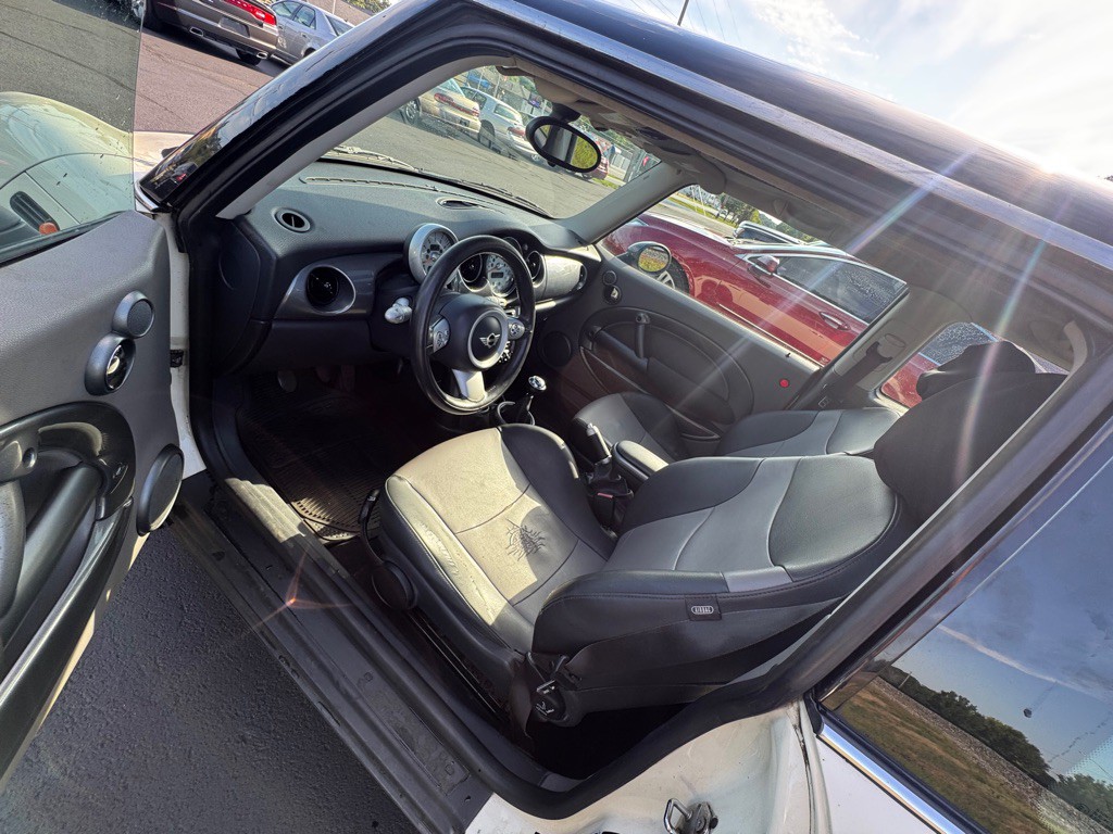 2006 MINI Cooper Image 7