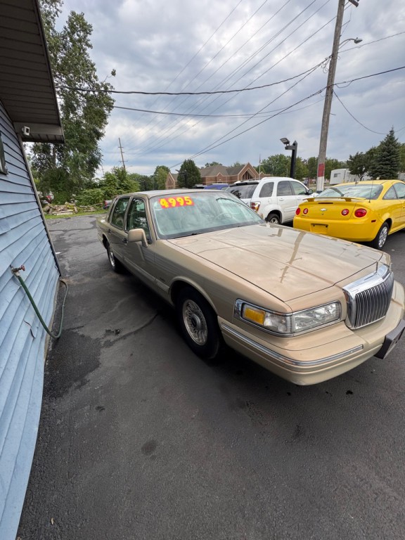 1996 Lincoln Town Car Image 3