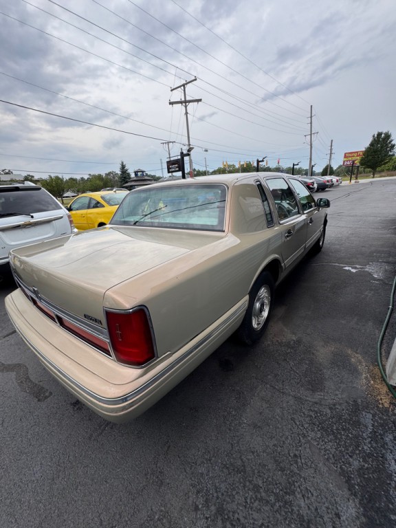 1996 Lincoln Town Car Image 4
