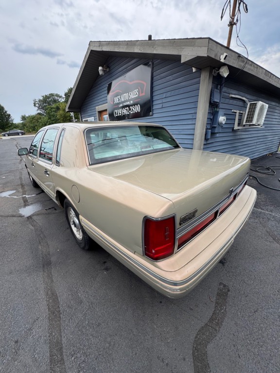 1996 Lincoln Town Car Image 6