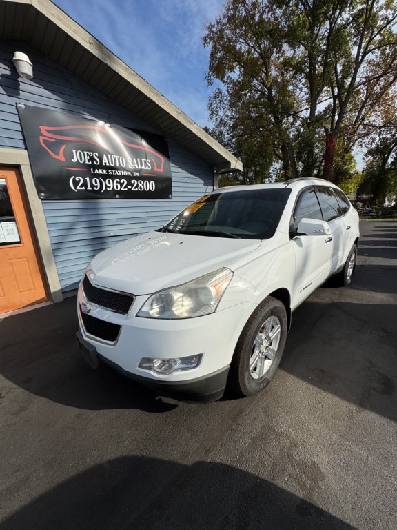 2009 Chevrolet Traverse Image 2