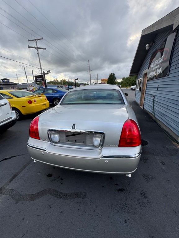 2004 Lincoln Town Car Image 5