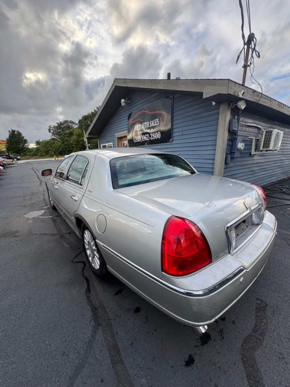 2004 Lincoln Town Car Image 6