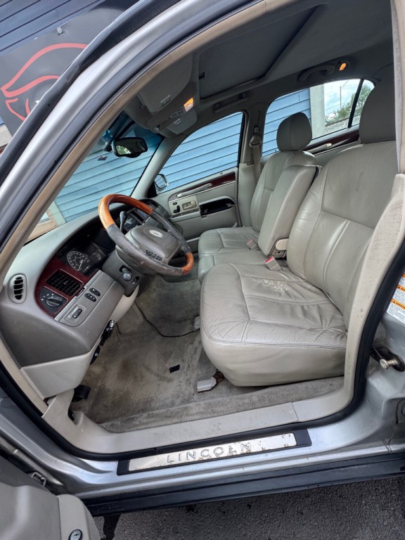 2004 Lincoln Town Car Image 7