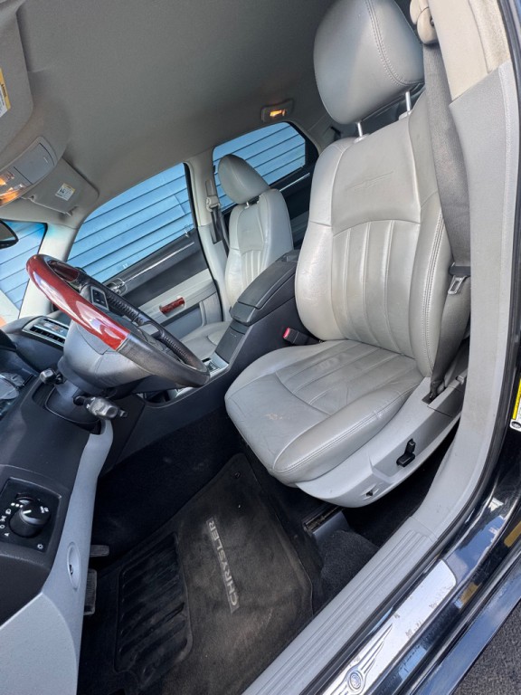 2007 Chrysler 300 Image 7