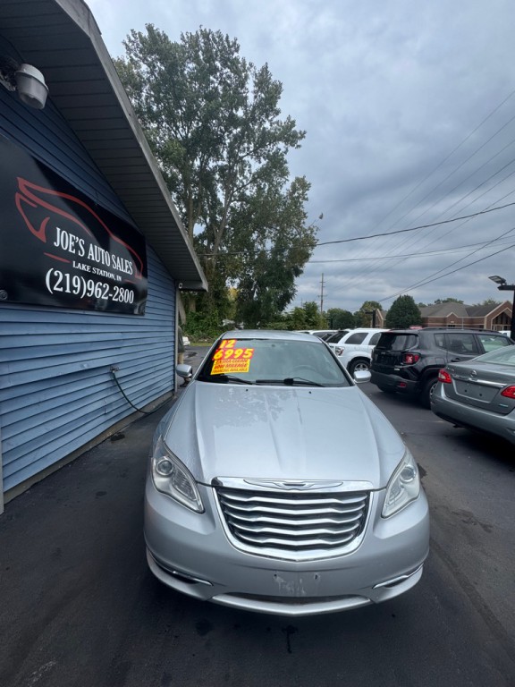 2012 Chrysler 200 Image 2