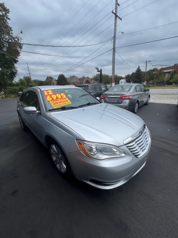 2012 Chrysler 200 Image 3