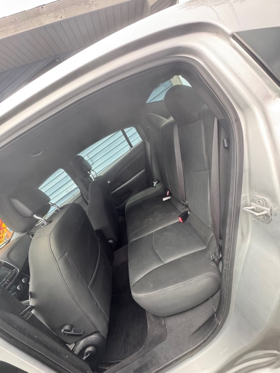 2012 Chrysler 200 Image 8