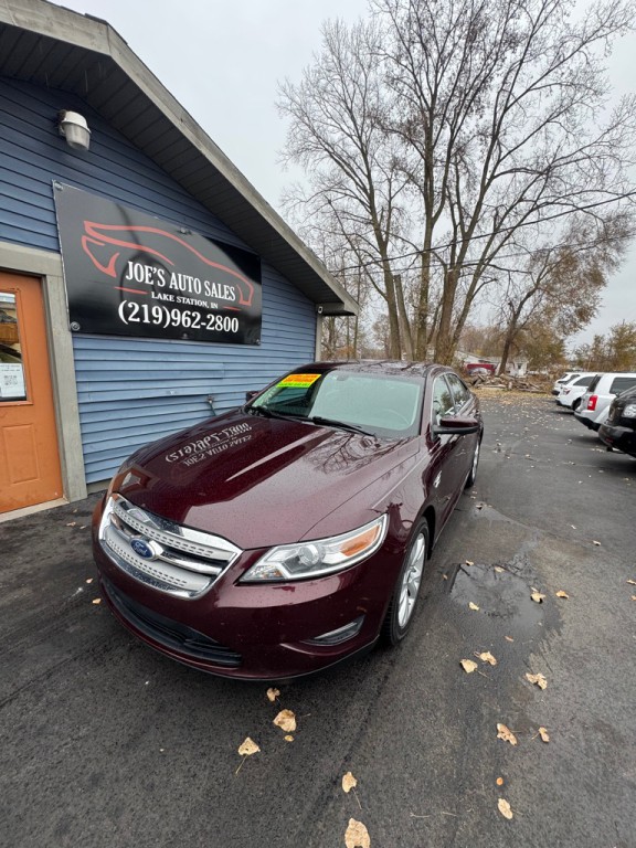 2011 Ford Taurus Image 2